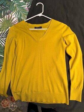 Women's V-Neck Lightweight 100% Merino Wool Sweater - Mustard Yellow